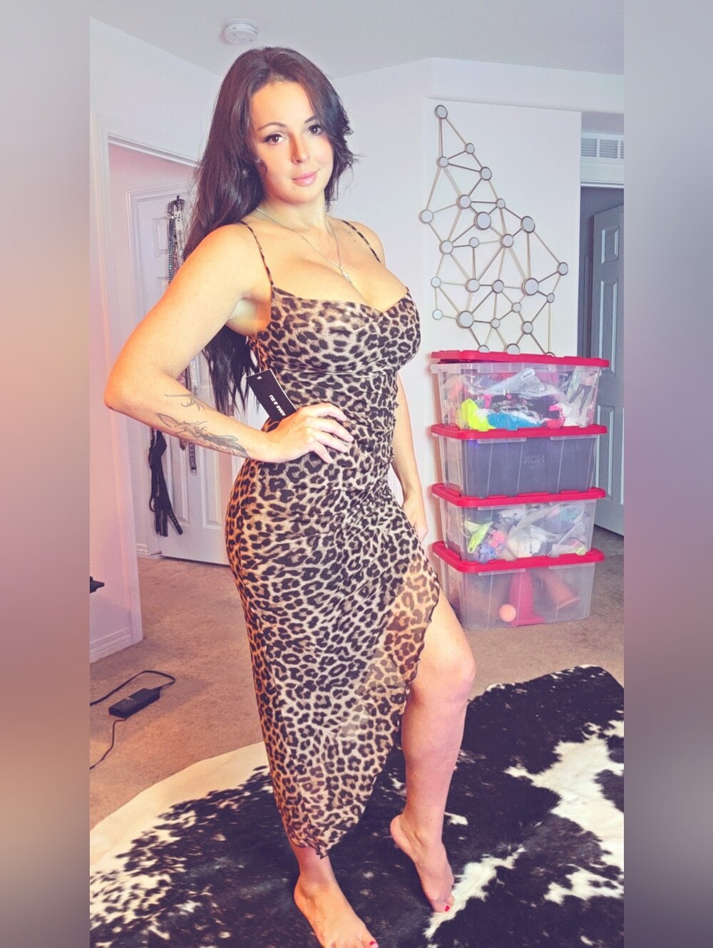 Liz & Sara Black Midi Dress - Elegant Everyday Style